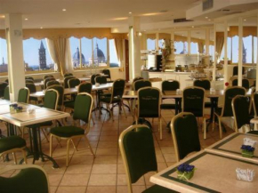  Hotel Champagne Palace  Рим